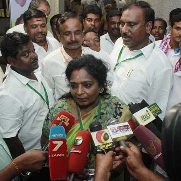 "நெல்லையில் நடந்த தீக்குளிப்புச் சம்பவம் சட்டம்- ஒழுங்கு சரியில்லை என்பதையே காட்டுகிறது!" -கடுகடுத்த தமிழிசை!
