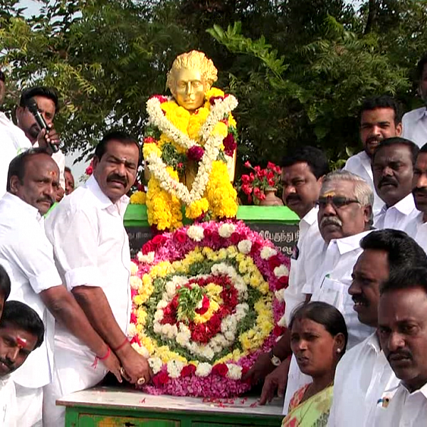 இந்தி திணிப்பை எதிர்த்து உயிர்த் தியாகம் செய்த சின்னசாமிக்குத் தலைவர்கள் மரியாதை!
