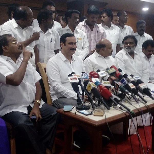 `தேதியைக் குறியுங்கள்; ஒரே மேடையில் விவாதிக்கத் தயார்!’ - தமிழிசைக்கு அன்புமணி பதில்