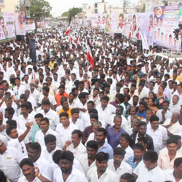 50 செல்போன்கள், நகை, பணம் திருட்டு! - தினகரன் ஆர்ப்பாட்டத்தில் கைவரிசை காட்டிய கொள்ளையர்கள்