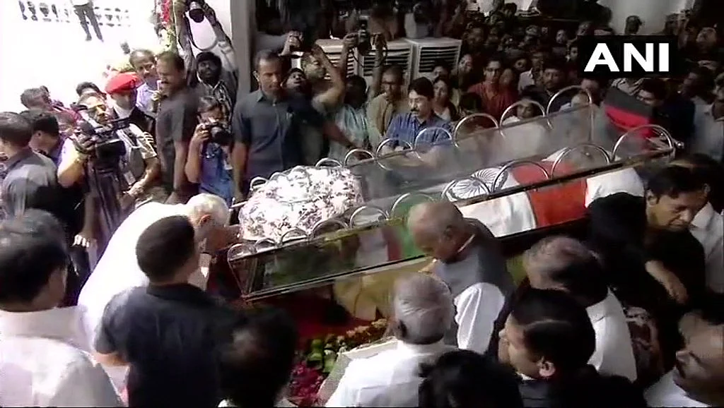Live update: மெரினாவில் விதைக்கப்பட்டார் கலைஞர்! #Karunanidhi