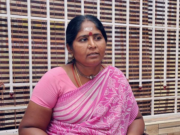 ``போலீஸாரால் பாதிக்கப்பட்ட மக்களுக்கு இன்னும் நிவாரணம் கிடைக்கலை"- வீரப்பனின் மனைவி முத்துலட்சுமி