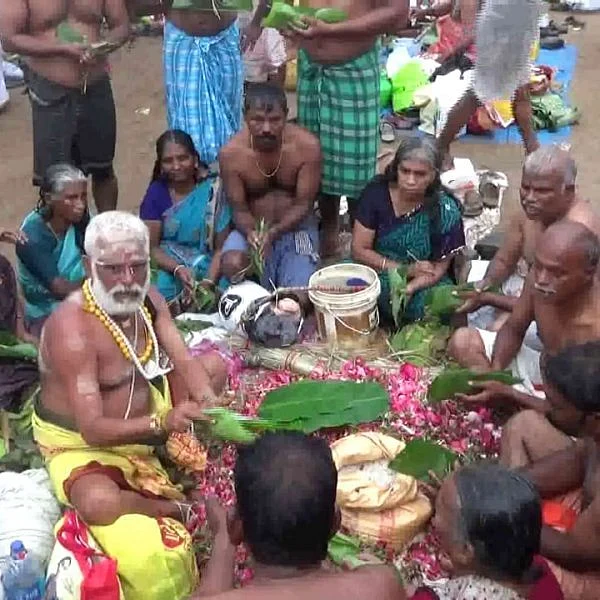 ஆடி அமாவாசையை முன்னிட்டு கன்னியாகுமரி முக்கடல் சங்கமத்தில் லட்சக்கணக்கானோர் தர்ப்பணம்!
