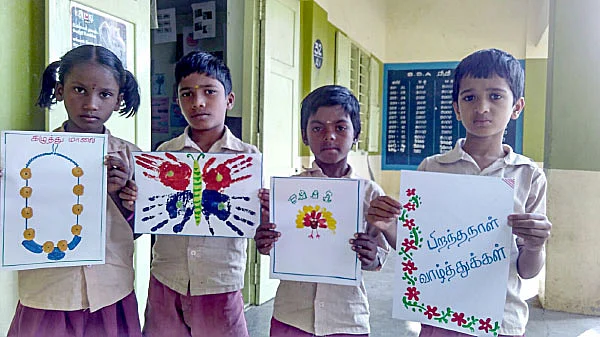 பட்டாம்பூச்சியாக மாறிய கைகள்!