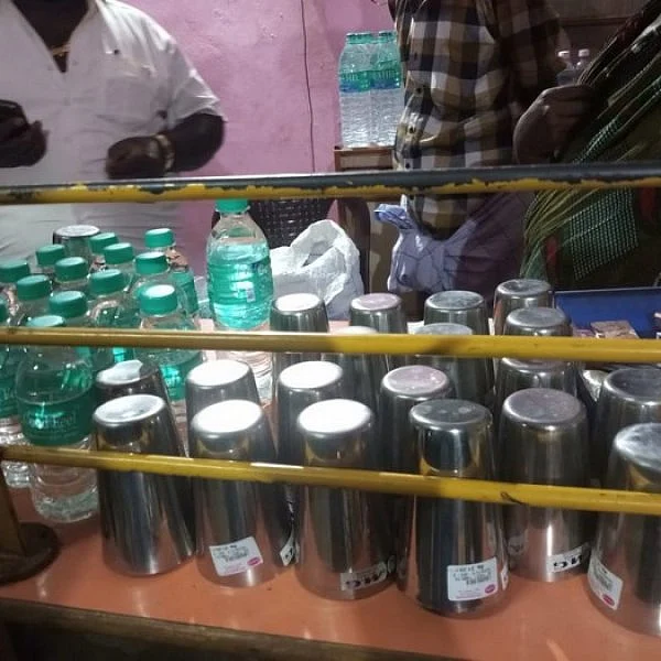 `ரூ.30 கொடுத்து வாங்கணும்; ரூ.10 திரும்பத் தருவோம்' - குடிமகன்களுக்காக உருவான பெட்டிக்கடைகள்