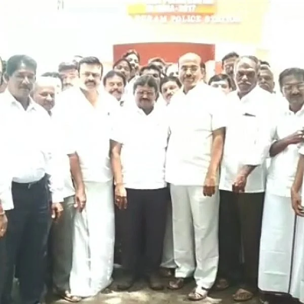 கோவை போலீஸ் கெடுபிடி.. கைவிடப்பட்டது எதிர்க்கட்சிகளின் மாநகராட்சி முற்றுகைப் போராட்டம்!