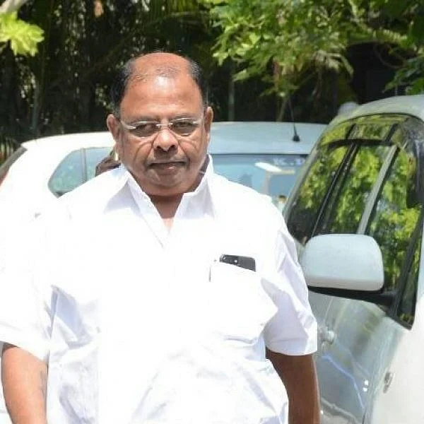 ’முதலில் இணைப்பு நடக்கட்டும்’ - வெற்றிவேல் எம்.எல்.ஏ பேட்டி