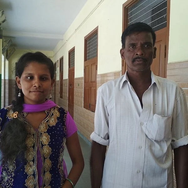 'படிப்புதான் எங்க வாழ்க்கையை மாத்தும்... அதுக்காக எந்தத் துயரங்களையும் சுமப்போம்!' - ப்ளஸ் டூ-வில் சாதித்த பார்வையற்றோர் பள்ளி மாணவிகள்!