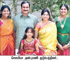 ஸ்ட்ரிக்ட் அம்மா இல்லை... ஸ்வீட் அம்மா !