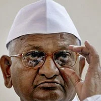காலை வாரிய ஹசாரே...கண் சிவந்த மம்தா பானர்ஜி!