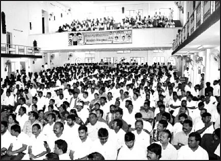 ''நமக்குக் குழி பறிப்பவர்கள் உள்ளேயே இருக்கிறார்கள்!''