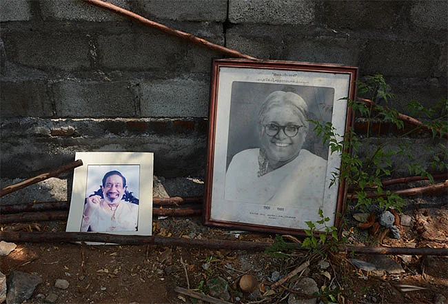 நடிகர் சங்க வளாகத்துக்குள் சிதறிக் கிடக்கும் அரிய புகைப்படங்கள்!