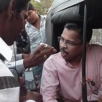 வீதிக்கு வந்த வானொலி நிலையம்!