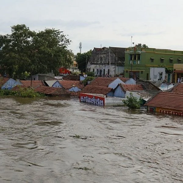 நீரில் மூழ்கிய வீடுகள் - பவானி கூடுதுறையில் வரலாறு காணாத தண்ணீர் வெளியேற்றம்