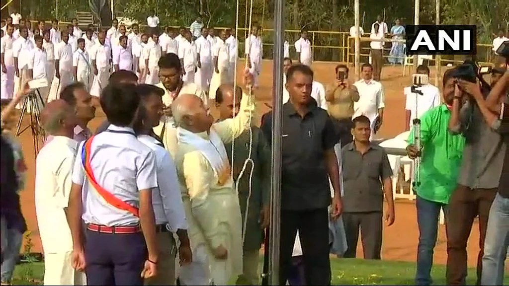தடையை மீறி கேரளாவில் கொடியேற்றினார் மோகன் பகவத்..!