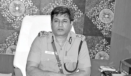 “முதலமைச்சர் சொன்னால் பாராட்டு... வளர்மதி சொன்னால் வழக்கா?”