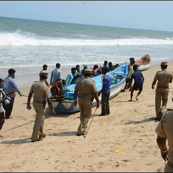 மெரினாவில் திடீர் போலீஸ் குவிப்பு! போராட்ட வதந்தியால் பரபரப்பு