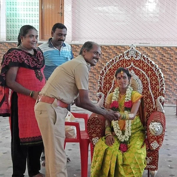 `அந்த நிகழ்ச்சியை என்னால் ஒருநாளும் மறக்க முடியாது!' - கண்கலங்கிய பெண் காவலர்