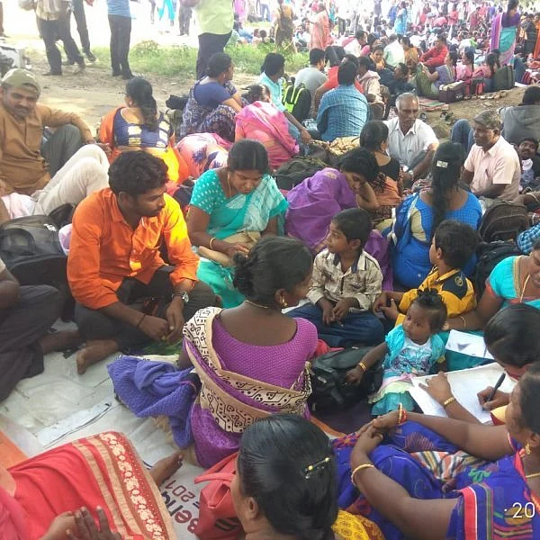 ``கைக்குழந்தையோட கஷ்டப்படுறோம்... ஆனாலும் விடமாட்டோம்!'' - ஆசிரியர்களின் தில் போராட்டம்