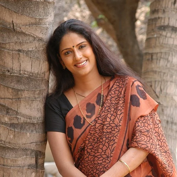 'காலா' படப்பிடிப்பில் ஈஸ்வரி ராவ்..!