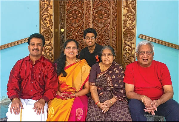கண் பேசும் வார்த்தைகள் புரிகிறதே!