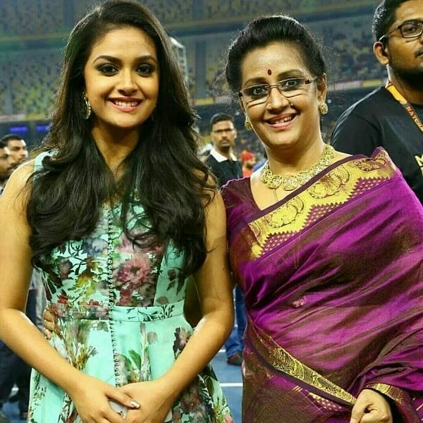 "மோடியைச் சந்தித்ததுக்குக் காரணம் இதுதாங்க; கட்சியில நான் இல்லைங்க!" - கீர்த்தி சுரேஷ் அம்மா மேனகா
