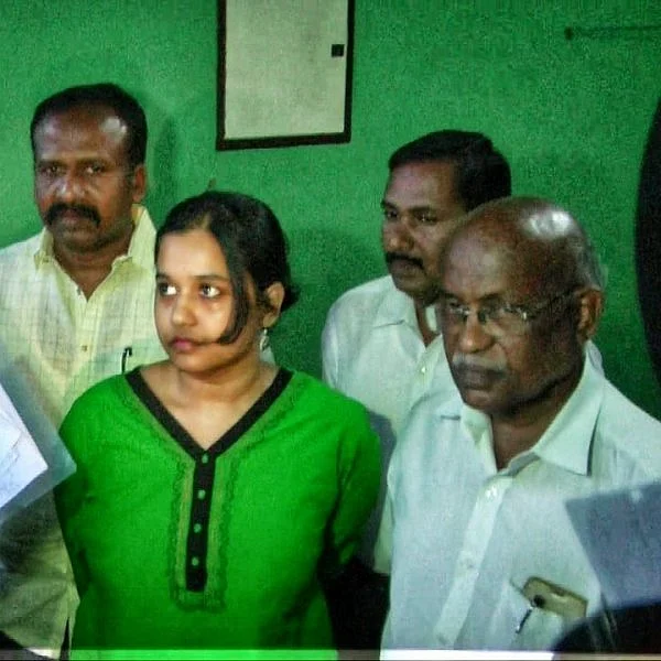 தமிழிசைக்கு எதிரானப் புகார் - மாணவி ஷோபியாவின் தந்தைக்கு மாநில மனித உரிமைகள் ஆணையம் சம்மன்!