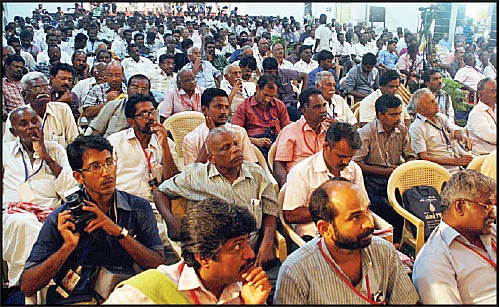 கருத்துரிமைக்கு இலக்கியவாதிகள்தான் போராட வேண்டும்!