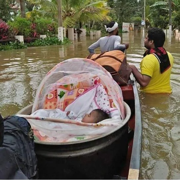 ``குழந்தைகளுக்குப் போர்வையான புடவை... வெள்ள நீரில் கலந்த உதிரப்போக்கு... கொட்டும் மழையில் ஒருநாள்!" கண்ணீரில் கேரளப் பெண்கள்
