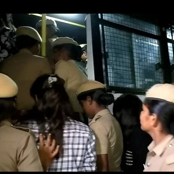 ஸ்கெட்ச் போட்டது ரவுடிகளுக்கு; சிக்கியதோ..?! மாமல்லபுரம் நள்ளிரவு ரிசார்ட் நிலவரம்