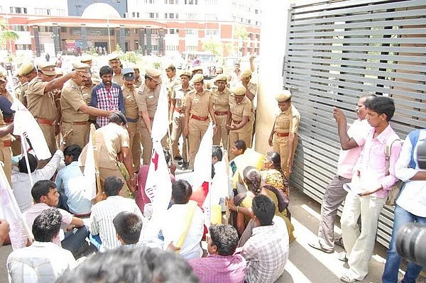 கல்லூரியை மூடுவதற்கு எதிராக போராட்டம் செய்த மாணவர்கள் கைது!