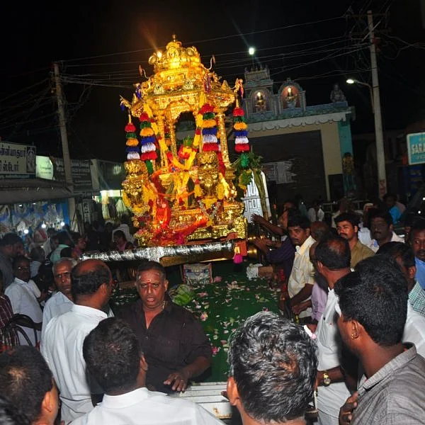 மண்டைக்காடு பகவதி அம்மன் கோயிலுக்கு தங்கத்தேர் அர்பணிப்பு..!