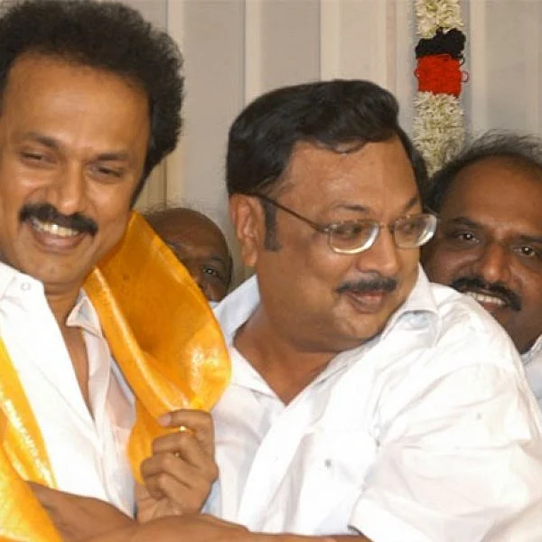 அழகிரியைப் புகழும் அ.தி.மு.க-வும்... கொதிக்கும் தி.மு.க-வும்!