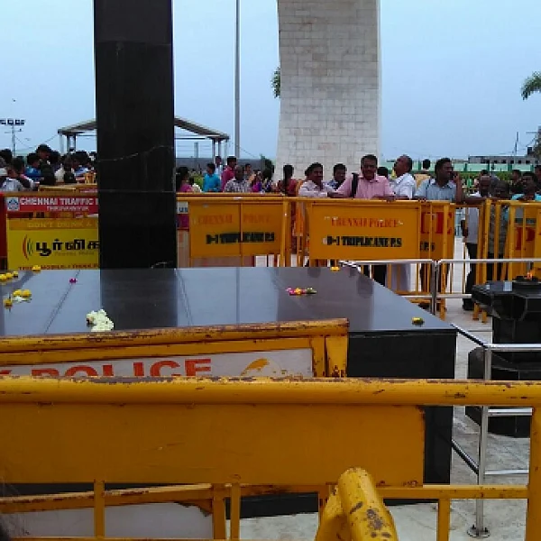 நூற்றாண்டு விழா கோலாகலம் சரி... ஆனால், பொலிவிழந்து கிடக்கிறதே எம்.ஜி.ஆர் சமாதி!?