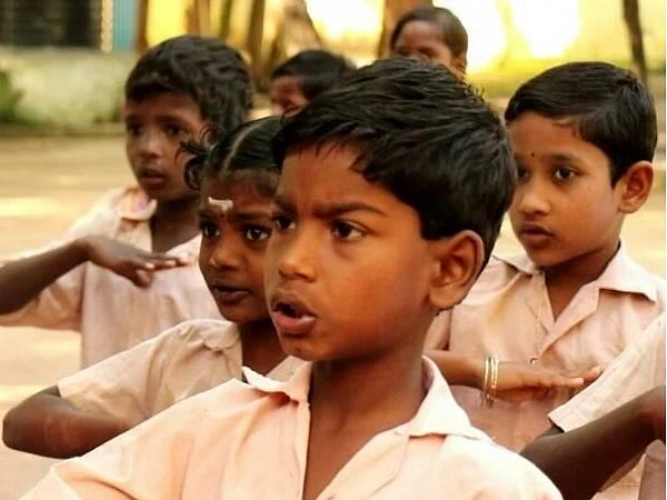 சின்ன நோட்டிலிருந்து லாங் சைஸ் நோட்டுக்கு பிரமோஷன்! - பள்ளியின் முதல் நாள் அனுபவங்கள் #MyVikatan