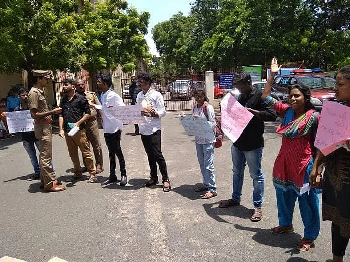 முதலமைச்சர் வருகையின்போது போராடிய 8 மாணவர்கள் கைது!