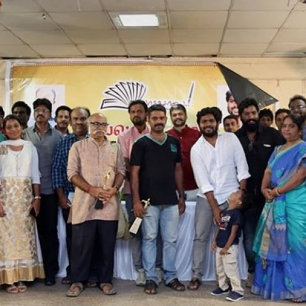 "கதையாடலும், கொஞ்சம் இலக்கியக் கச்சேரியும்!": சமூகத்தை முன் நகர்த்தும் புதிய தலைமுறை இளைஞர்கள்! #3minsRead