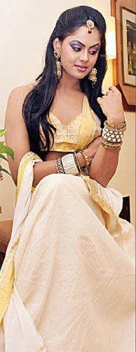 கார்த்திகாவின் 'கன்னி கேட்வாக்' !