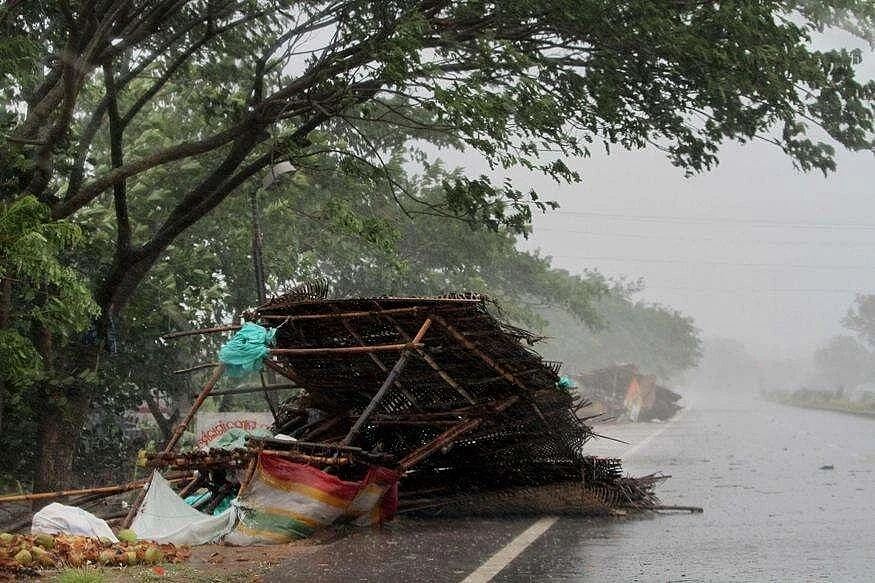 உணவு, மின்சாரம் இல்லாமல் தவிக்கும் 35 லட்சம் மக்கள்! - ஃபானியால் இருளில் மூழ்கிய ஒடிசா