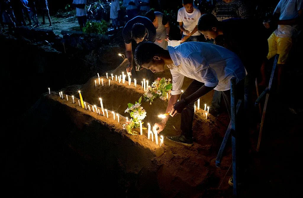 ``மக்களின் 10 ஆண்டு மகிழ்ச்சிகூட குண்டுவெடிப்புக்கு காரணமாக இருக்கலாம்?” - இலங்கை ராணுவ தளபதி