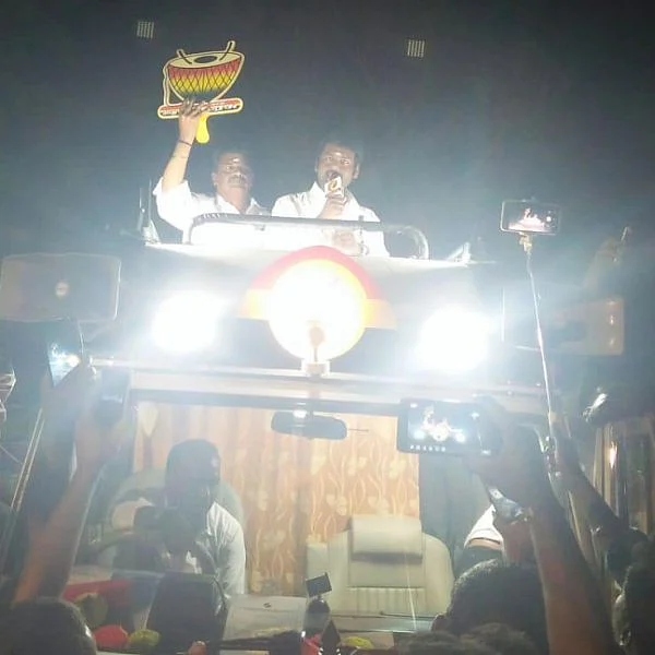`வெற்றி மகிழ்ச்சியிலேயே விரைவில் குணமடைந்து வருவார் கேப்டன்!' - விஜயபிரபாகரன்