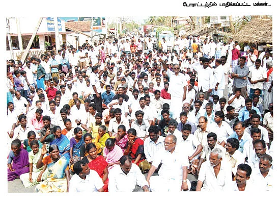 ரோட்டில் மக்கள்... விடுதிகளில் அமைச்சர்கள்!