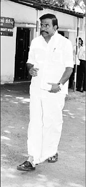 நில அபகரிப்பில் கே.என்.நேரு... வன்கொடுமையில் பரஞ்சோதி..
