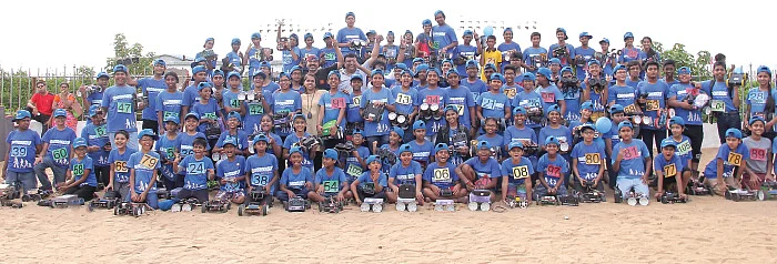 அதிரடி ரோபோக்கள் அசத்தும் வசீகரன்கள்!