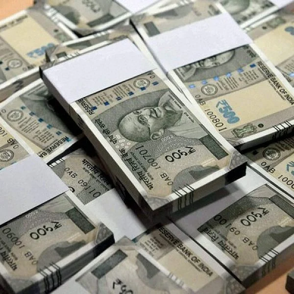 துபாயிலிருந்து ரூ.1,000 கோடி இறக்குமதி - இடைத்தேர்தலுக்குத் தயாரான கட்சித் தலைவர்!
