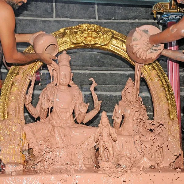 அண்ணாமலையில் அபிஷேகம்!