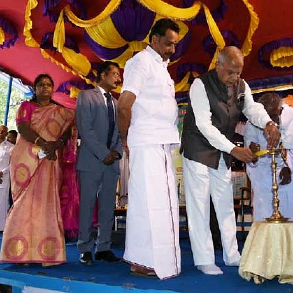`கடவூர் ஜமீனைக் கண்டுகொள்ளவில்லை!’ - ஆளுநர் விழாவால் கொதித்த கரூர்