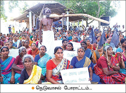 மீண்டும் ஹைட்ரோ கார்பன் திட்டம்? அச்சத்தில் நெடுவாசல் மக்கள்!