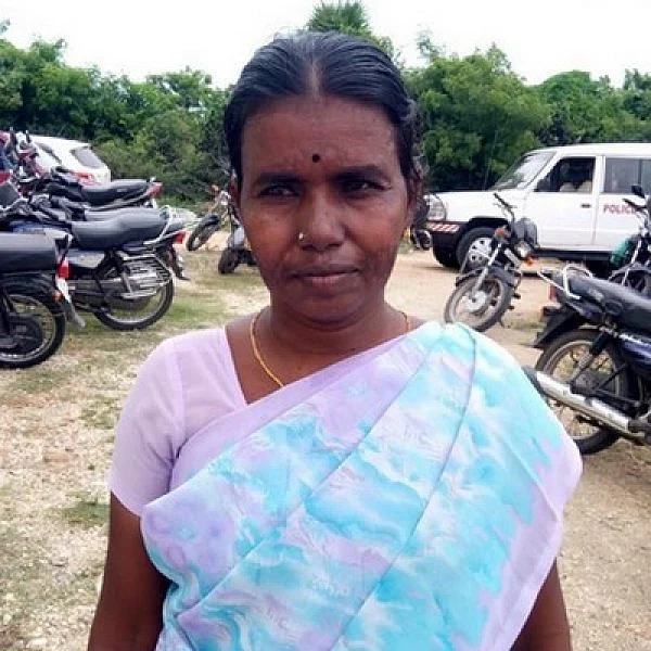 `யார் யாரோ வந்து மிரட்டுகிறார்கள்!’ - கலங்கும் சத்துணவு ஊழியர் பாப்பாள் கணவர்