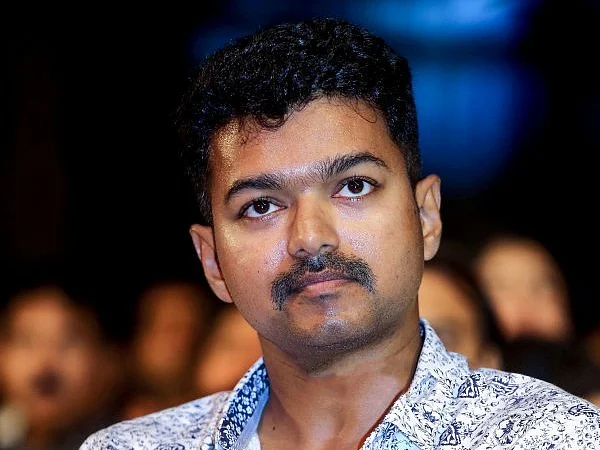 `மக்கள் பணிகள் தொடரட்டும்..!’ - மக்கள் இயக்கம் நிர்வாகிகளுடன் திடீர் ஆலோசனையில் நடிகர் விஜய்